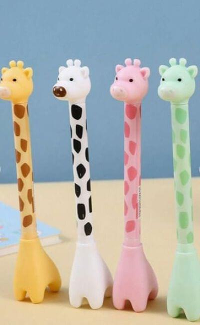 Cartoon Giraffe Pen