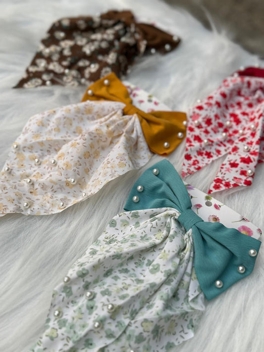 Daisy Dream Pearls Hair Bow